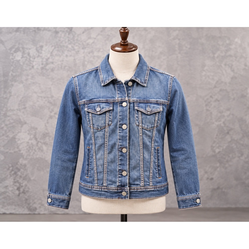 Old Navy Denim Trucker Jacket Womens Medium Blue Classic Button Front Layer